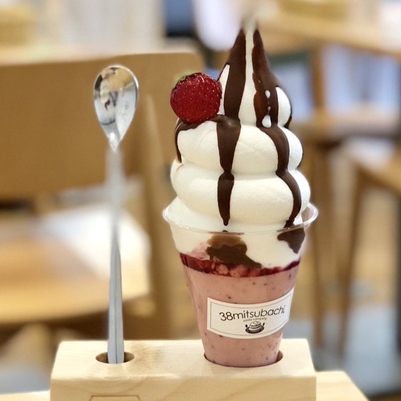 苺ずくしパフェ(ミツバチ キッチン （38 mitsubachi Kitchen）)