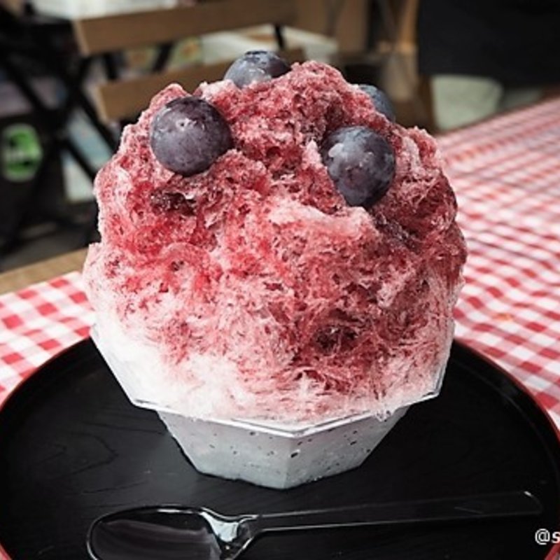 完熟赤ぶどうと生巨峰(こにし本店)