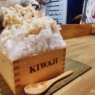 黒蜜ミルク にわらび餅トッピング(氷屋 キワジ （KIWAJI）)