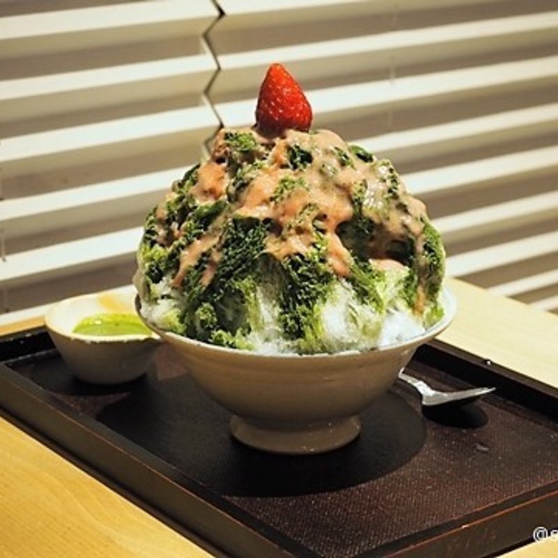 若草いちご霞　　　(ハルヒノ （春日野窯）)