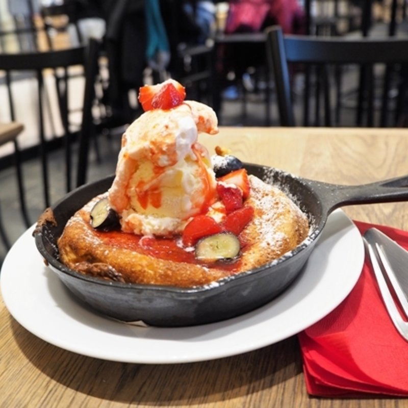 パンケーキ　ベリーとクリームチーズ　ヴァニラアイスクリーム添え(bibbaR（ビブバール）)