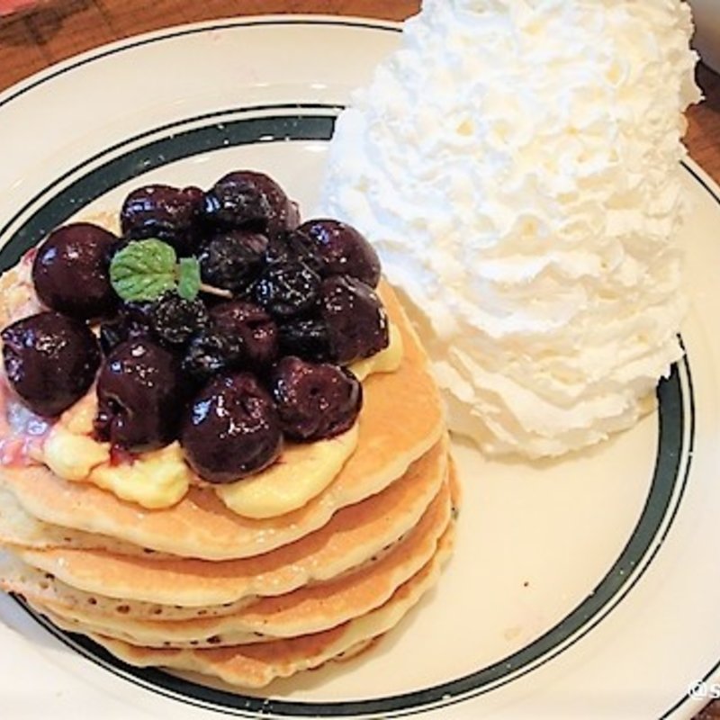 アメリカンチェリーカスタードパンケーキ(Eggs 'n Things 京都四条店)