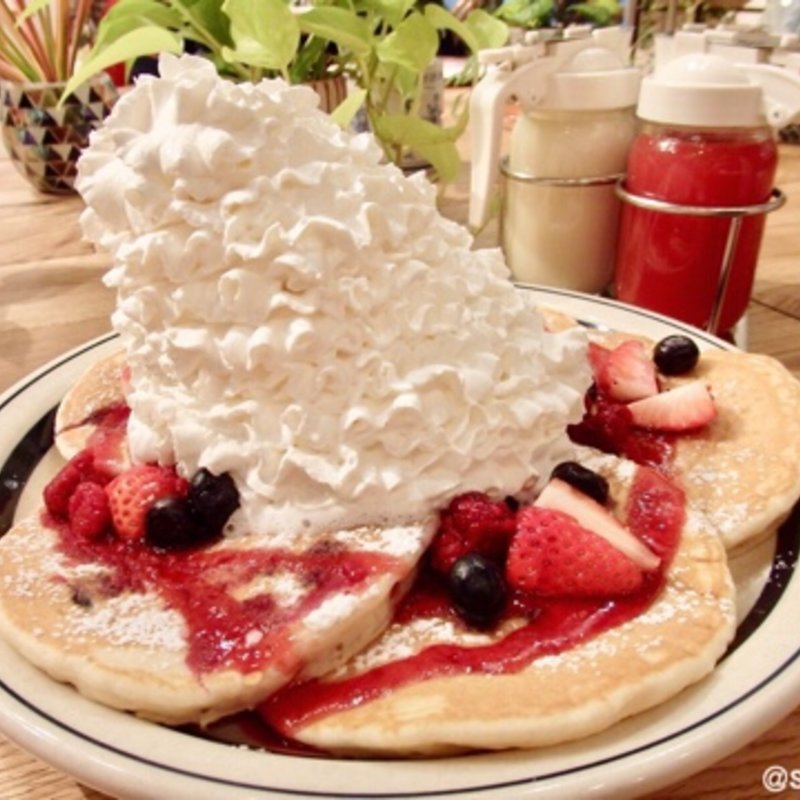 ベリーベリーパンケーキ(Eggs ’n Things 梅田茶屋町店)
