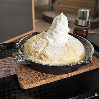 しんちゃんたまごのふんわりパンケーキ(ベリーベリーカフェ )