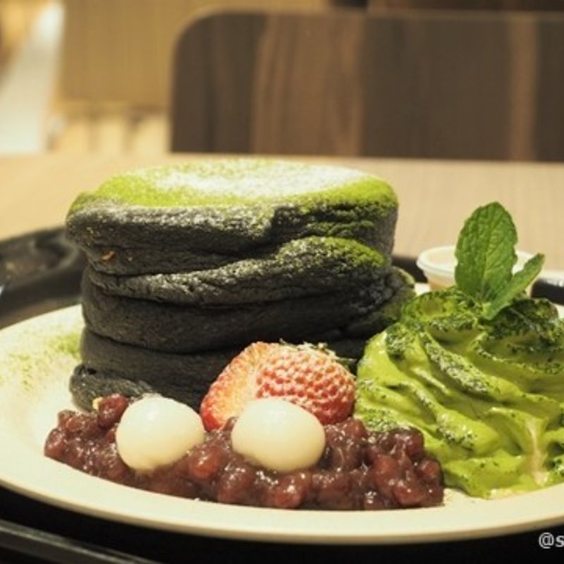 ブランド抹茶と小豆の竹炭ブラックパンケーキ(ELK NEWYORK BRUNCH)