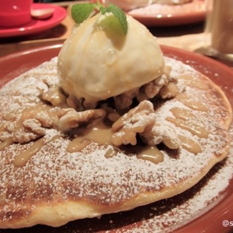 ワッフルパンケーキ　くるみと生キャラメルソース(メロウ ブラウン コーヒー イオンモール京都桂川店 （MELLOW BROWN COFFEE）)