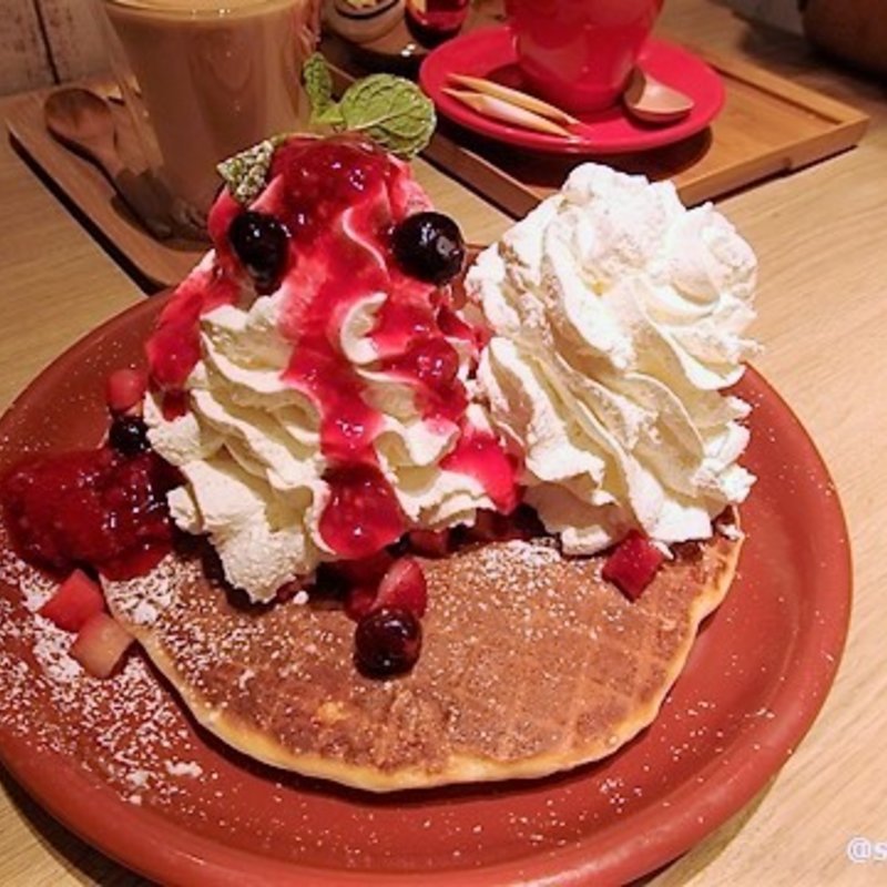 ワッフルパンケーキ　三種のベリー　ホイップ＋ホイップ追加(メロウ ブラウン コーヒー イオンモール京都桂川店 （MELLOW BROWN COFFEE）)