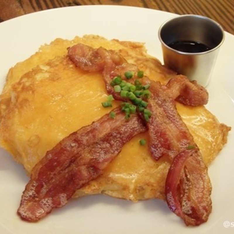 マカロニチーズパンケーキ +ベーコン(KAILUA HOUSE)