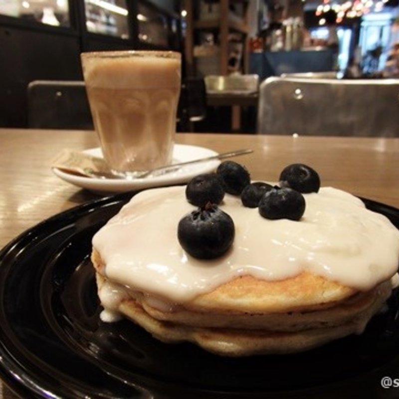 ブルーベリー＆クリームチーズのパンケーキ(Glorious Chain Café Shinsaibashi)