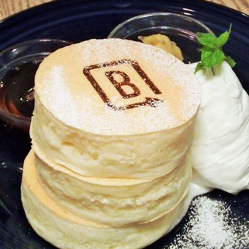 ホワイトスフレパンケーキ(BURN SIDE ST CAFE （バーンサイドストリートカフェ）)
