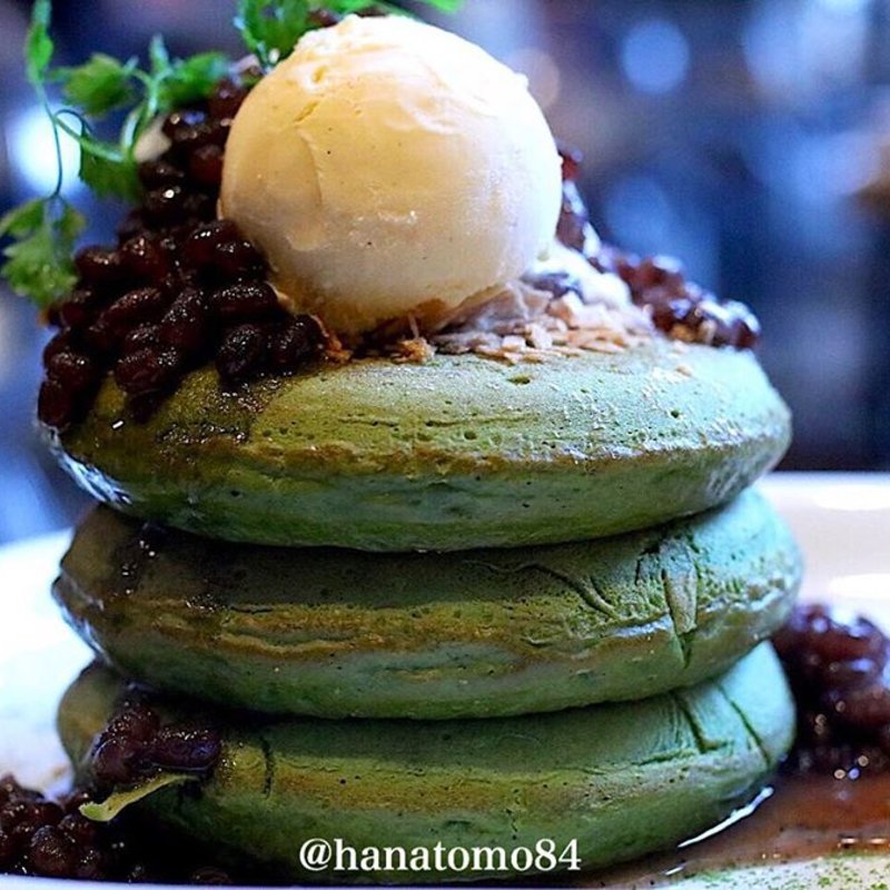 抹茶とわらび餅のパンケーキ～黒豆アイス添え～(ミクロコスモス)