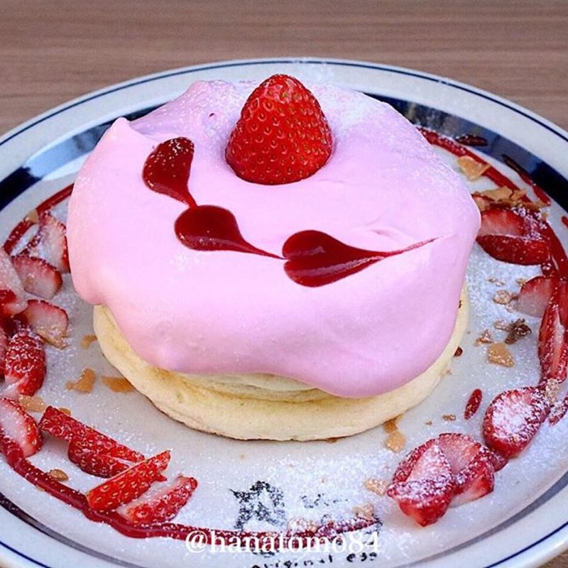 イチゴのラブリーパンケーキ(eggg Cafe 小平本店)