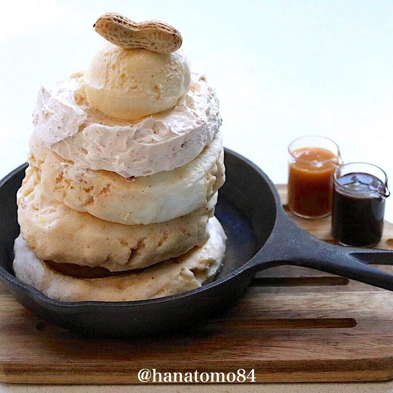 自家製ピーナッツバターと焼きリンゴのパンケーキ(512 CAFE & GRILL )