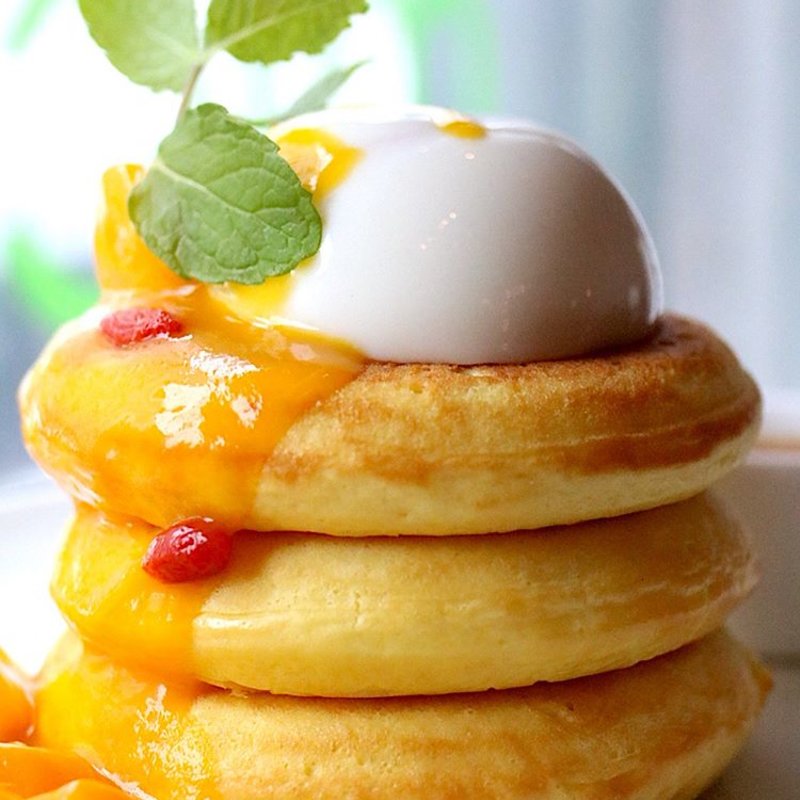 マンゴーと杏仁豆腐のパンケーキ(ミクロコスモス)
