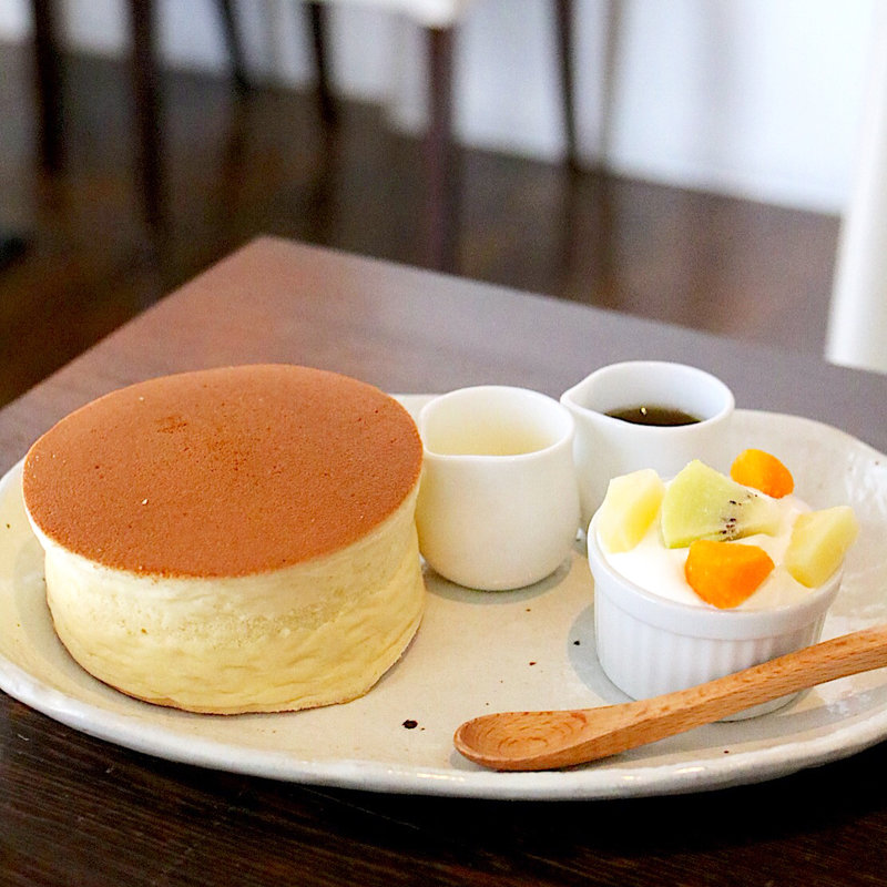 ホットケーキ（生クリーム添え）(Cafe Salon Sonjin)