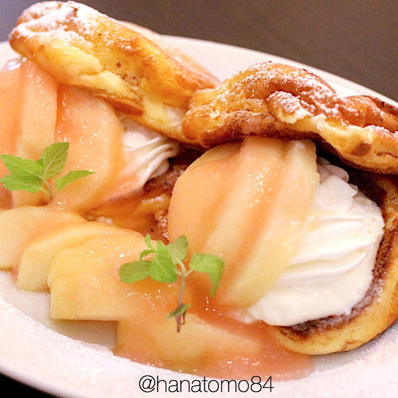 桃とクレームダンジュのパンケーキ(Light Cafe spiral flow)