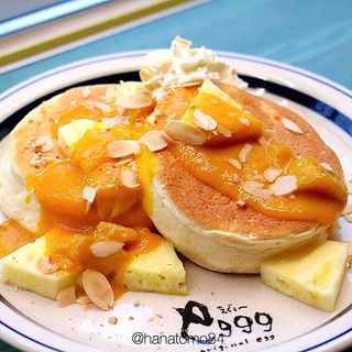 季節のフルーツパンケーキ（マンゴー）(eggg Cafe 小平本店)