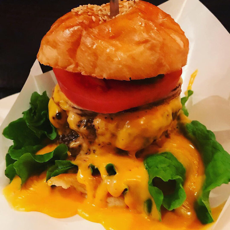 ダブルチーズバーガー(モンスターズテーブル 北千住)