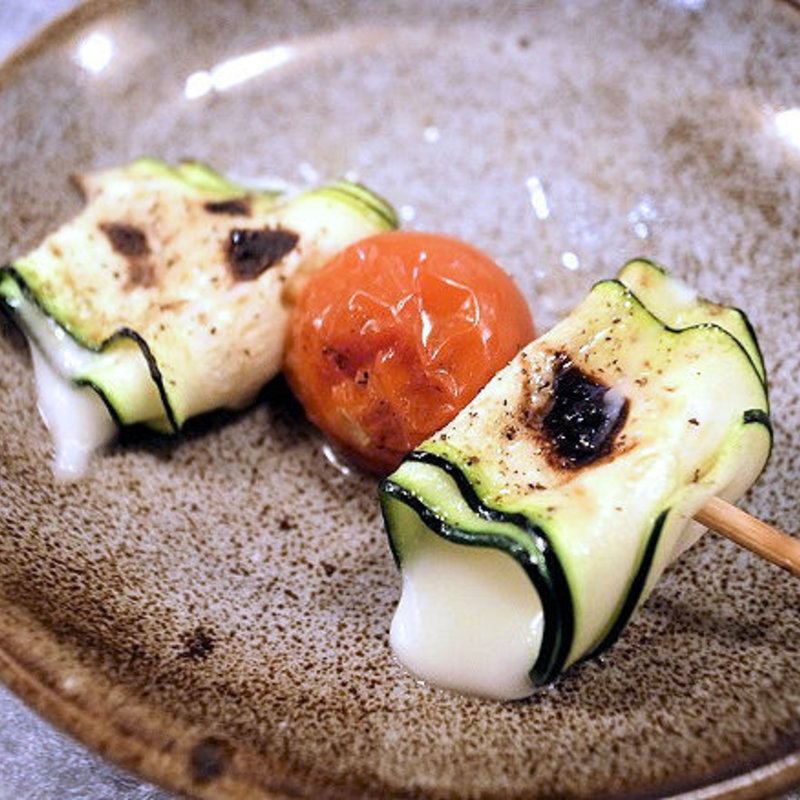 カチョカバロのズッキーニ巻き(やきとん ひなた 東武練馬店)