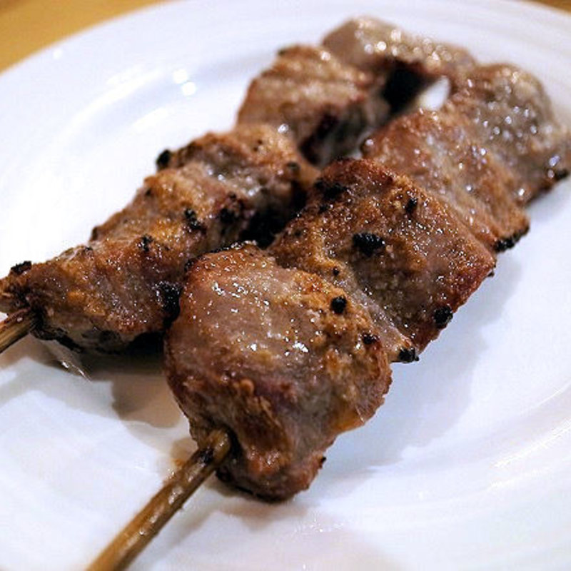 カシラ(もつ焼き 三朝)