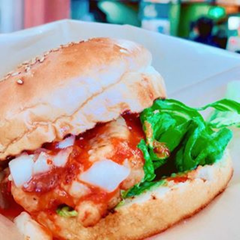 バジル香る完熟トマトソースのローストチキンサンドセット(Becker's 飯田橋東口店 （ベッカーズ）)