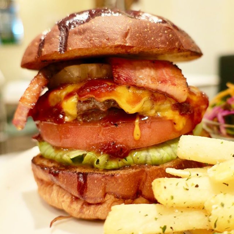 パインチーズベーコンバーガー(エスビーダイナー コウベ )