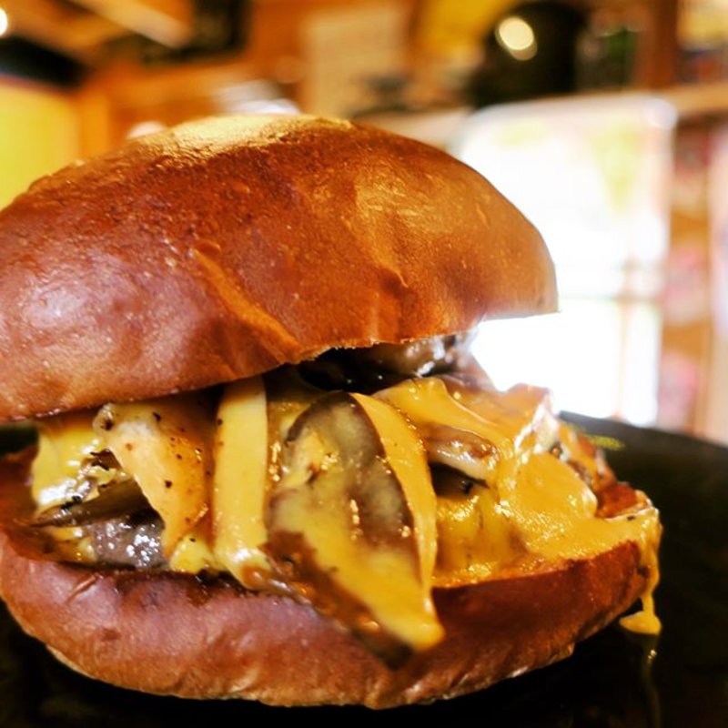 プレミアム黒アワビ茸チーズバーガー(アンティーミーバーガー)