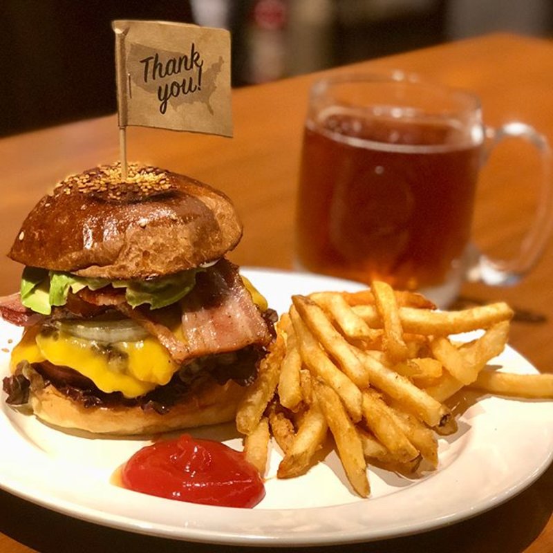 アボカドベーコンチーズバーガー(RICH GARDEN 西本町店)