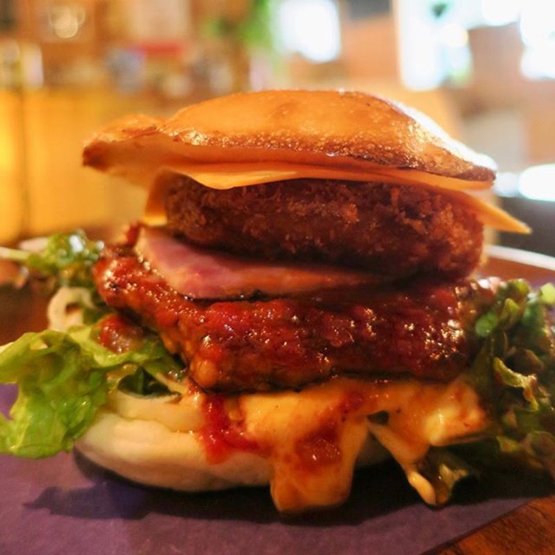 ハンバーガー(玉ねぎ倉庫跡地志知カフェ)