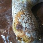 オリーブのパン(国産オーガニック小麦のパン屋 Trente Trois(トランテ トロワ ))