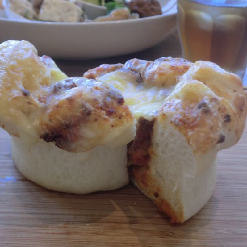 チーズカレーパン(デリマシェリ渡辺通り店)