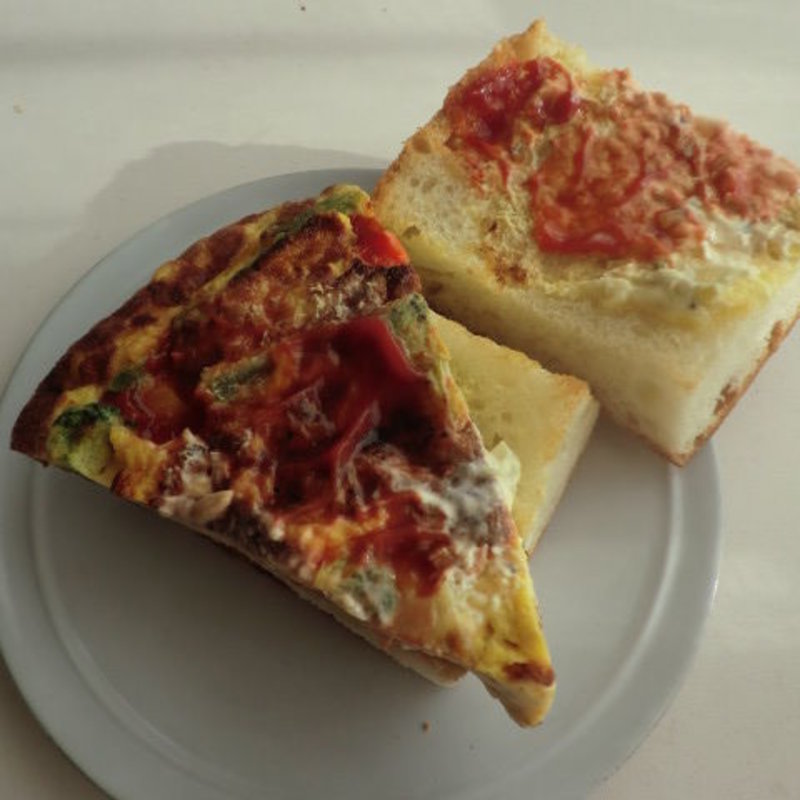 スパニッシュオムレツのサンドウィッチ(ブーランジェリーパティスリーエイジ)