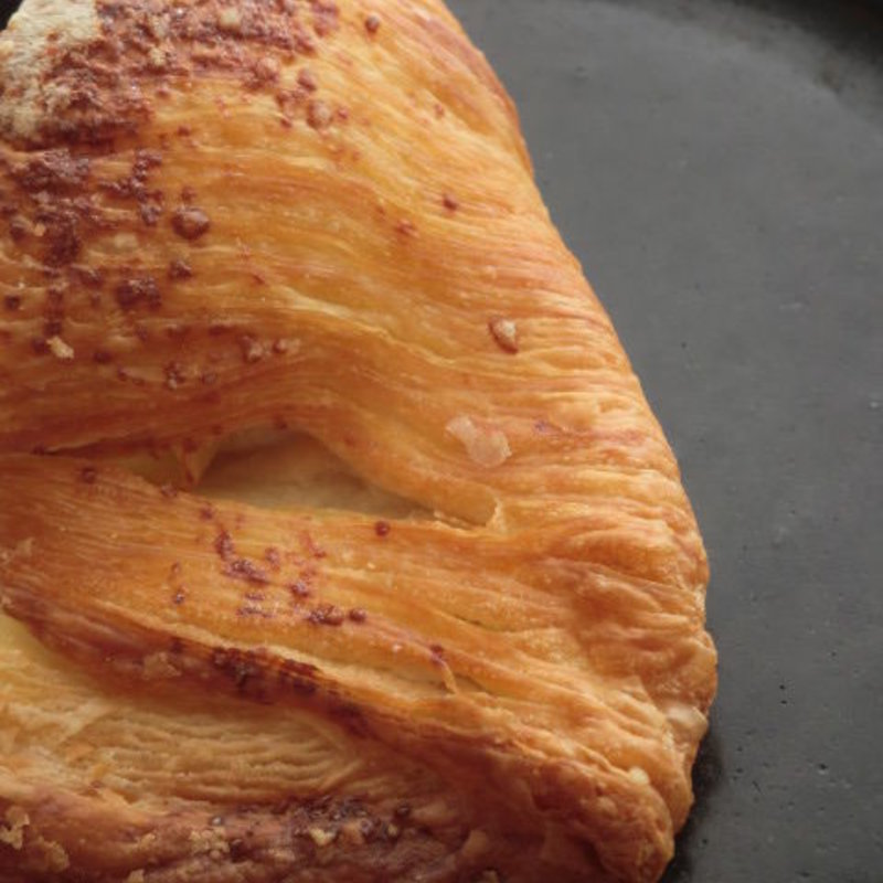 カマンベールチーズクロワッサン包み(いちかわ製パン店)