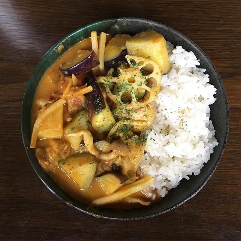 チキンカレー+トッピング（ナス、キノコ）(下北沢カリーBar 犬拳堂)
