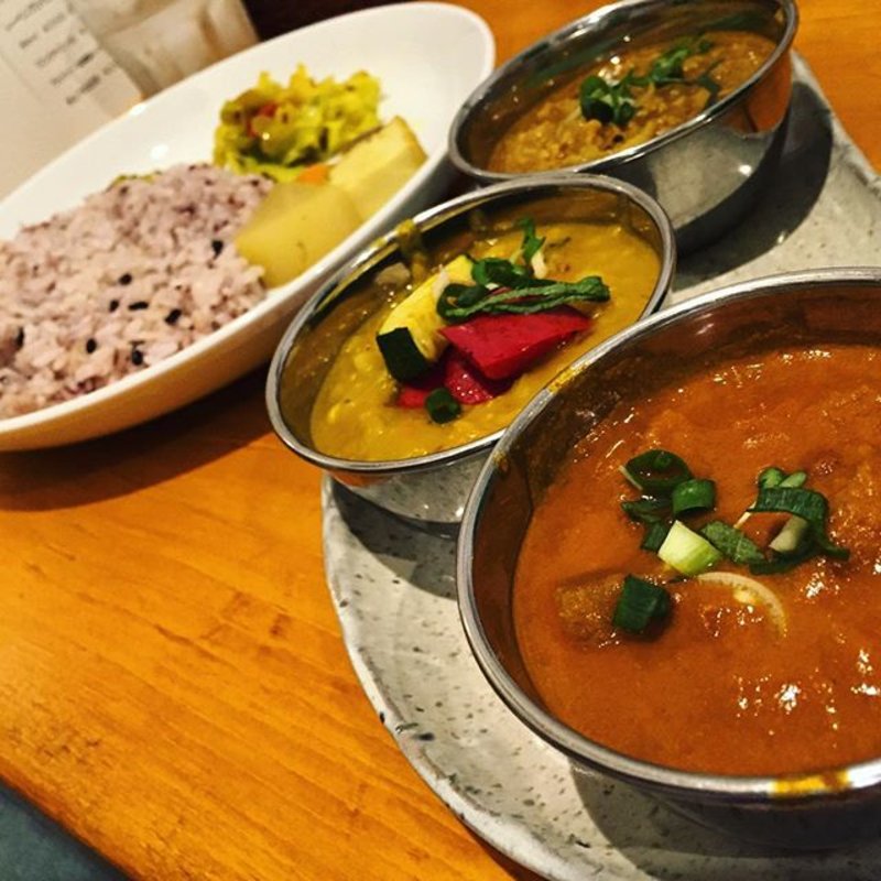 カレー3種のセット(初台スパイス食堂 和魂印才たんどーる)