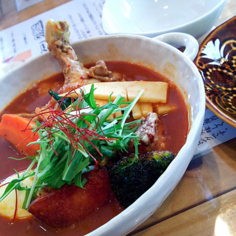 チキンと野菜のスープカレー+ばら海苔トッピング(スープカレー トムトムキキル （soup curry tom tom kikir）)