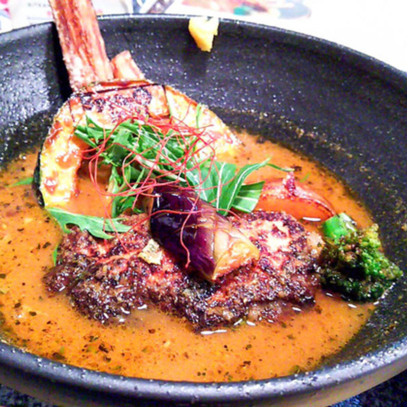 手ごねハンバーグカレー+羽幌産生エビスープ(Spice&mill)