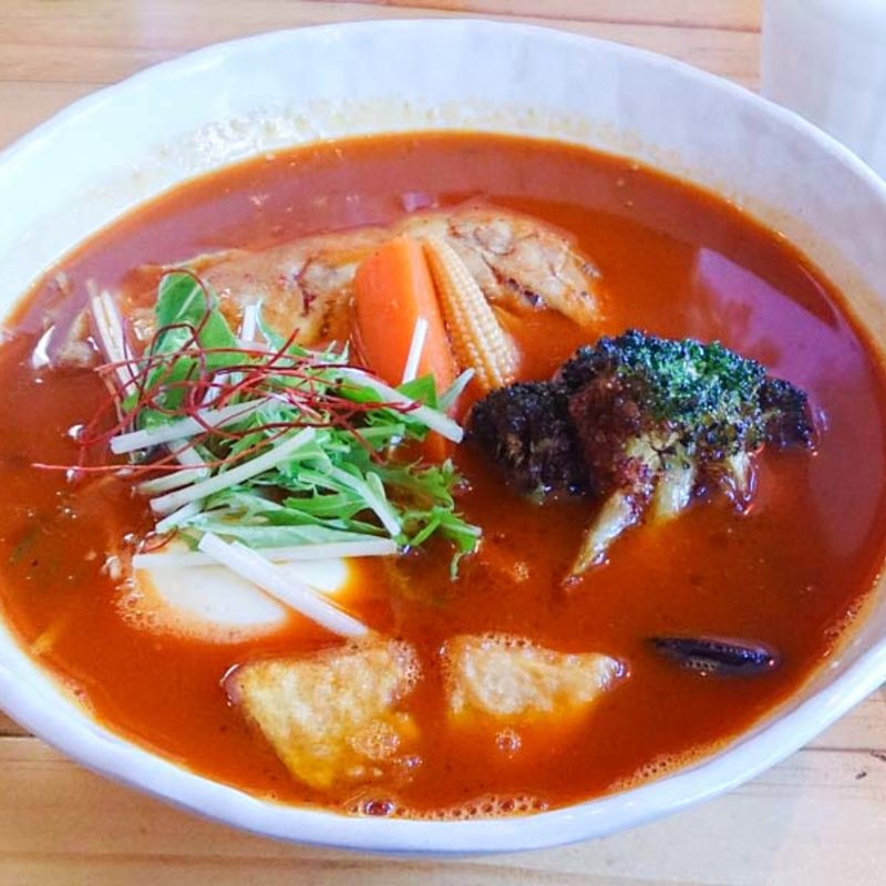 チキンスープカレー(スープカレー トムトムキキル （soup curry tom tom kikir）)