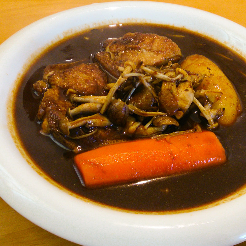 スリランカ風カリー　チキンきのこ(カレーリーフ)