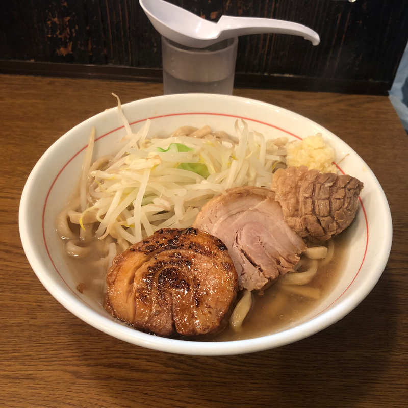 ラーメン大盛（麺300g）+炙り豚 にんにく(眞久中)