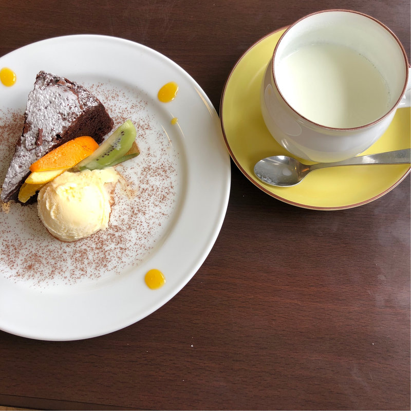 ガトーショコラとホットミルク(上高地　大正池ホテル)