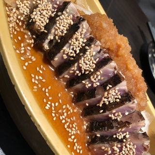 鰹のたたき(鰹のわら焼きと名古屋めし 十八番舟)