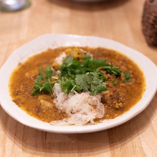ポークカレーとキーマカレーのあいがけ(curry phakchi(パクチー))