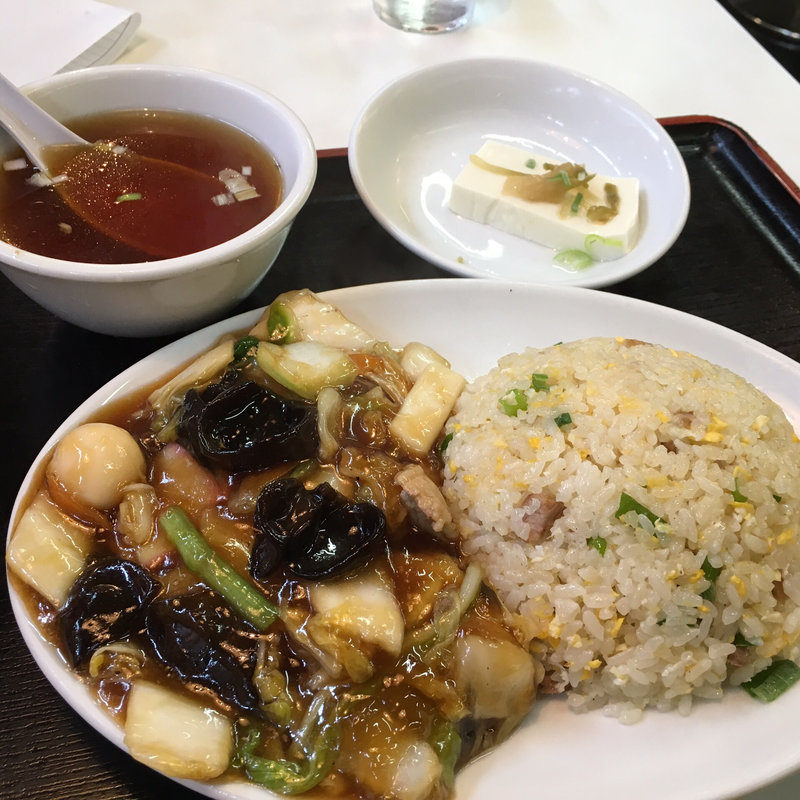 五目うま煮炒飯(横濱飯店)