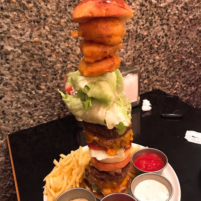 福生2ポンドビッグタワーバーガー(デモデダイナー 福生店)