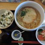 里芋と鶏そぼろやわらか煮丸天と高菜ご飯のセット(万平セット)