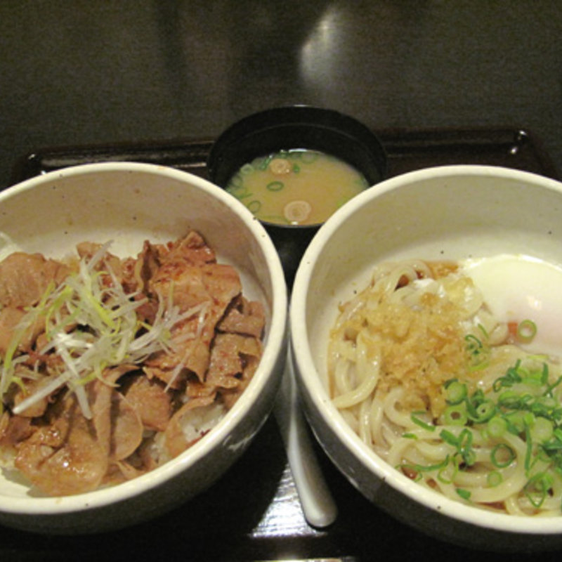 帯広名物・豚丼と釜玉うどん(大衆居食家 しょうき 大橋店)