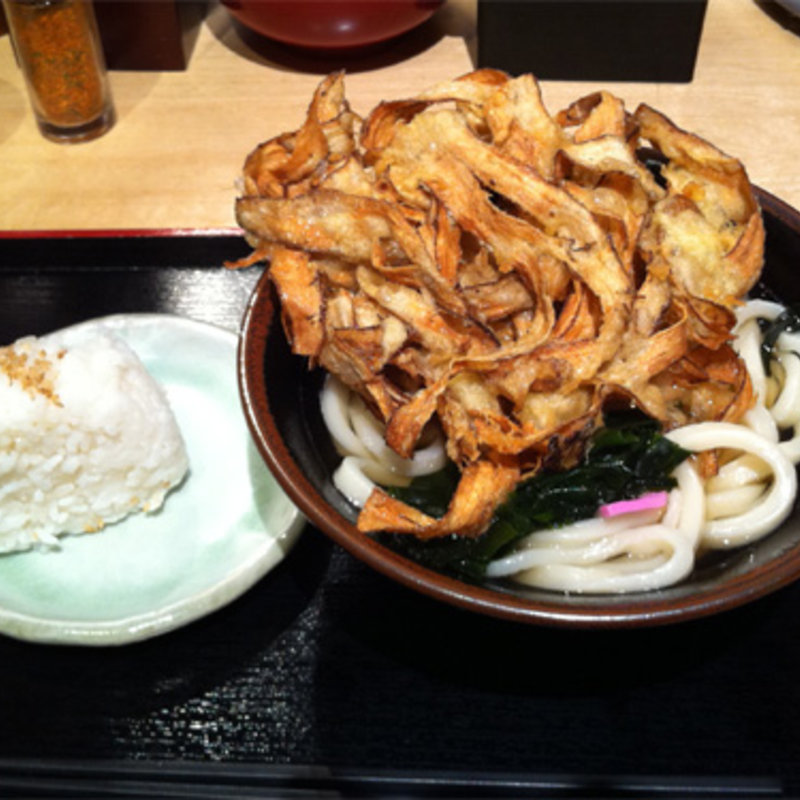 名物ごぼう天うどん(天つるり ソラリアステージビル店)