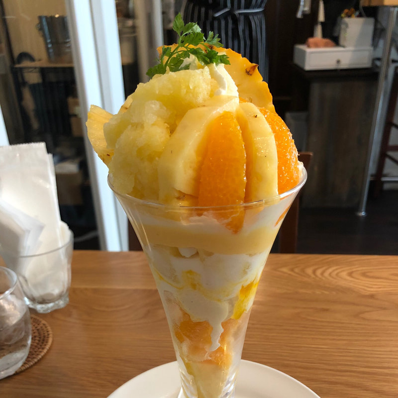 沖縄パインゴールドバレルのパフェ(フルーツシェフ)