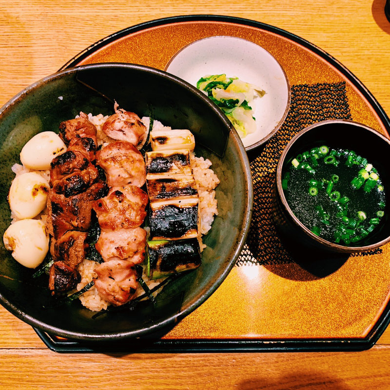 炭焼き 焼き鳥丼(新橋 鶏繁 どんぶり子)